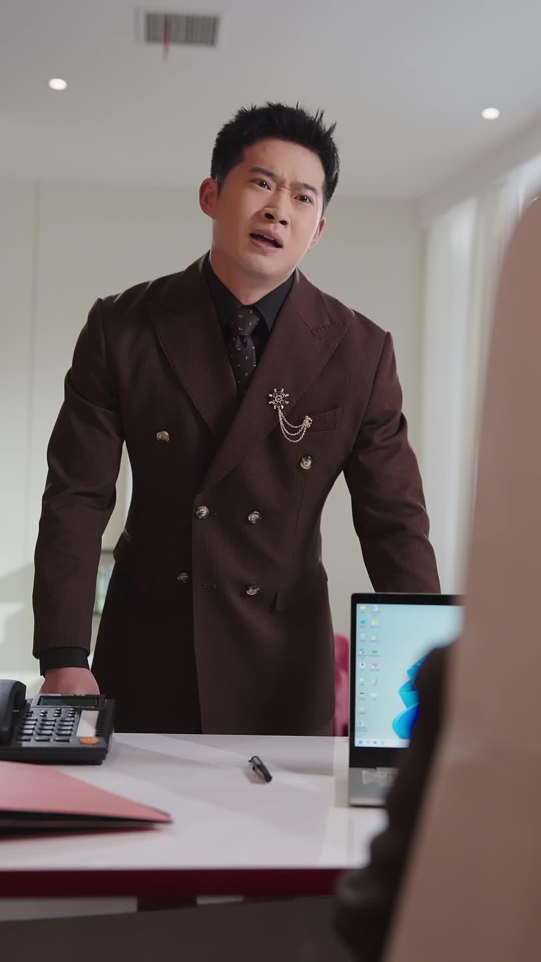 第29集 - 拒見顏父被威脅，陳凡慘遭家長教訓