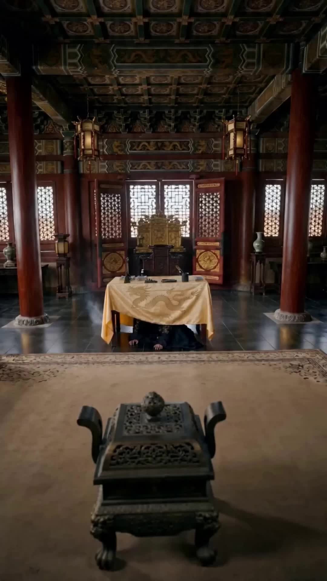 Episode 19 - Ernest Hides From Angry Queen