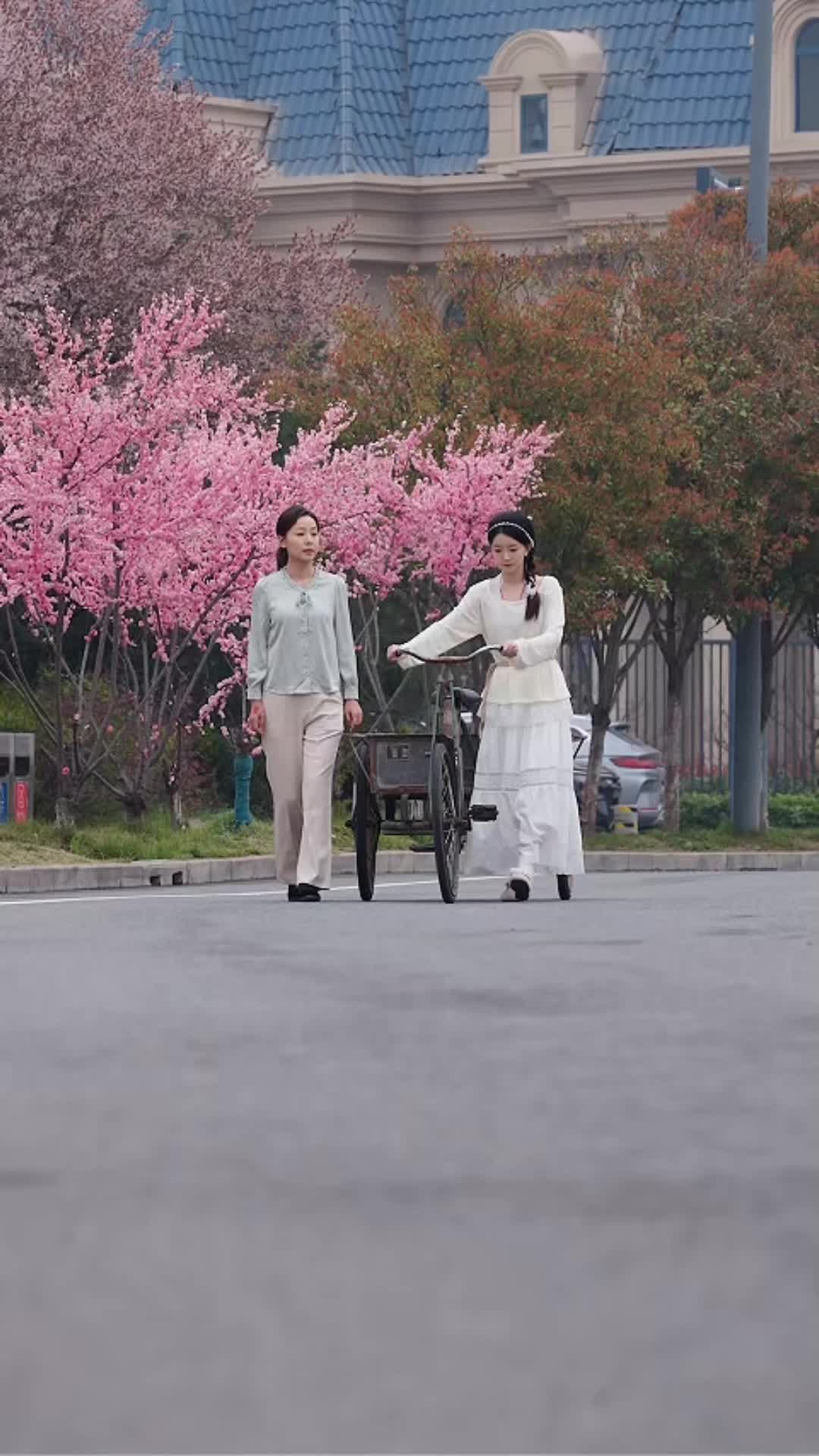Episode 8 - Fake Heiress Bullies Winnie