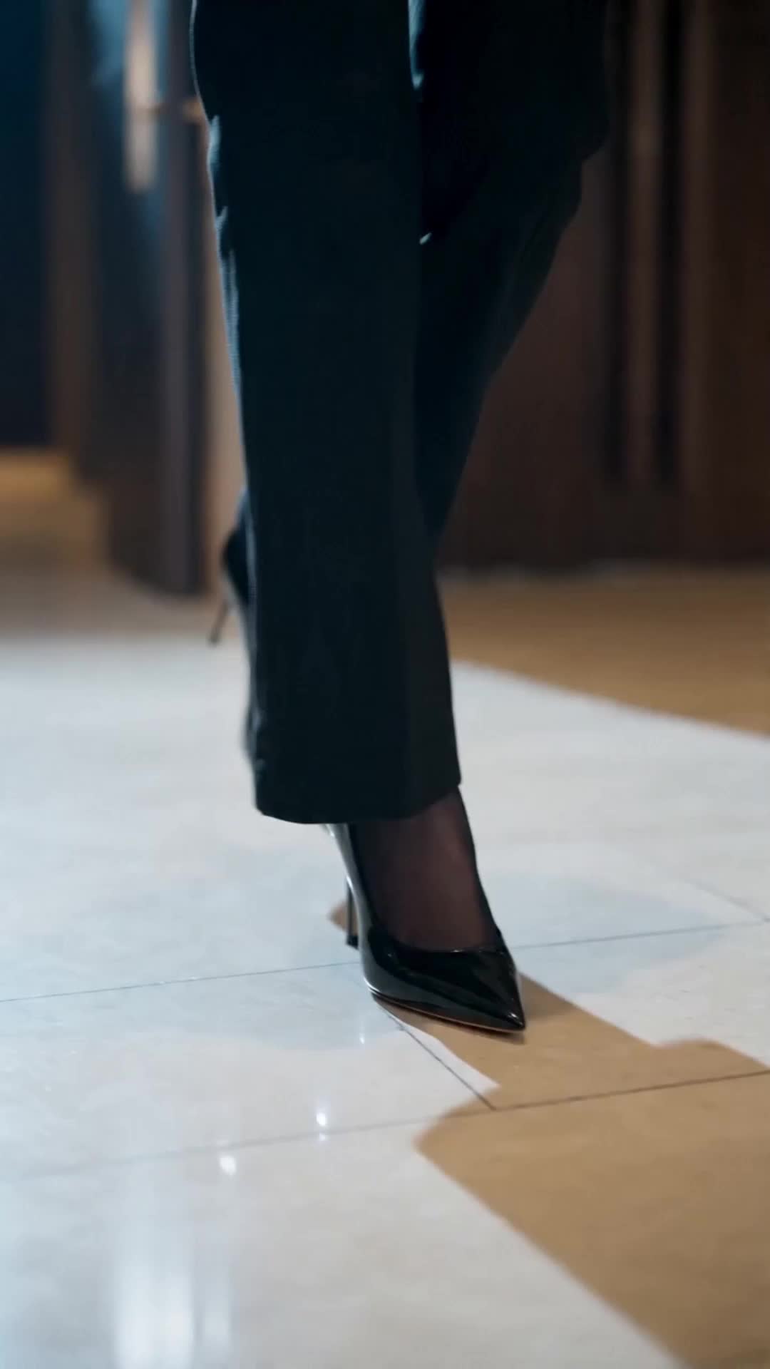 Episodio 9 - Lucía interrumpe el compromiso de Marco y Elisa