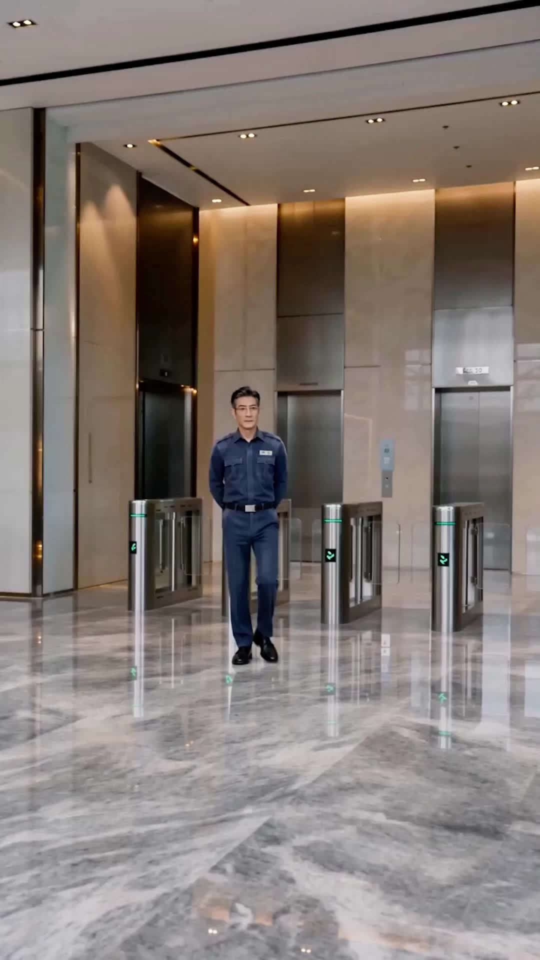 Episode 6 - Lao Lu Accepts Dinner Invitation for Apartment Help