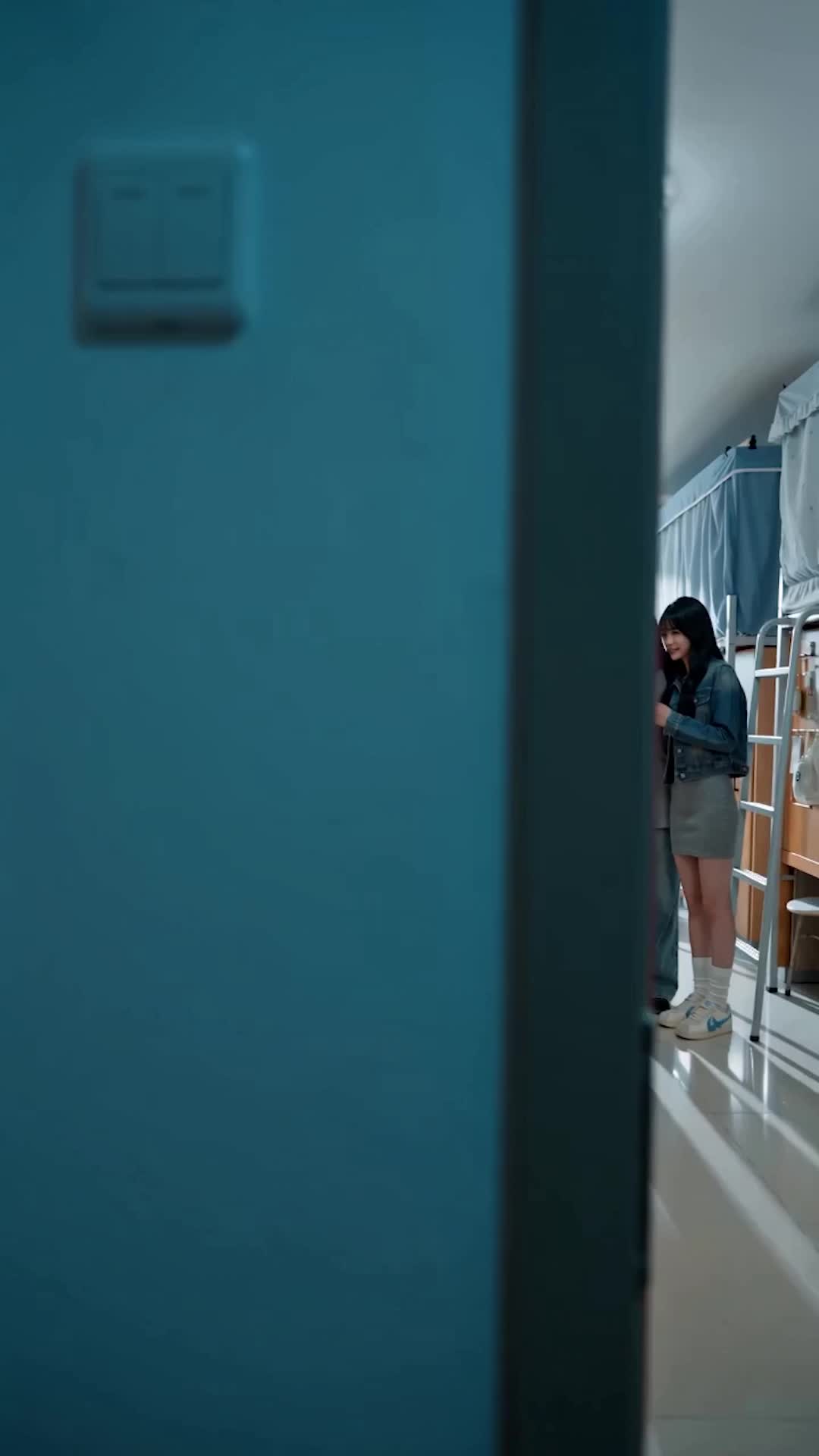 Episode 3 - Xiaowan Spots Roommates' Photo Scam Scheme