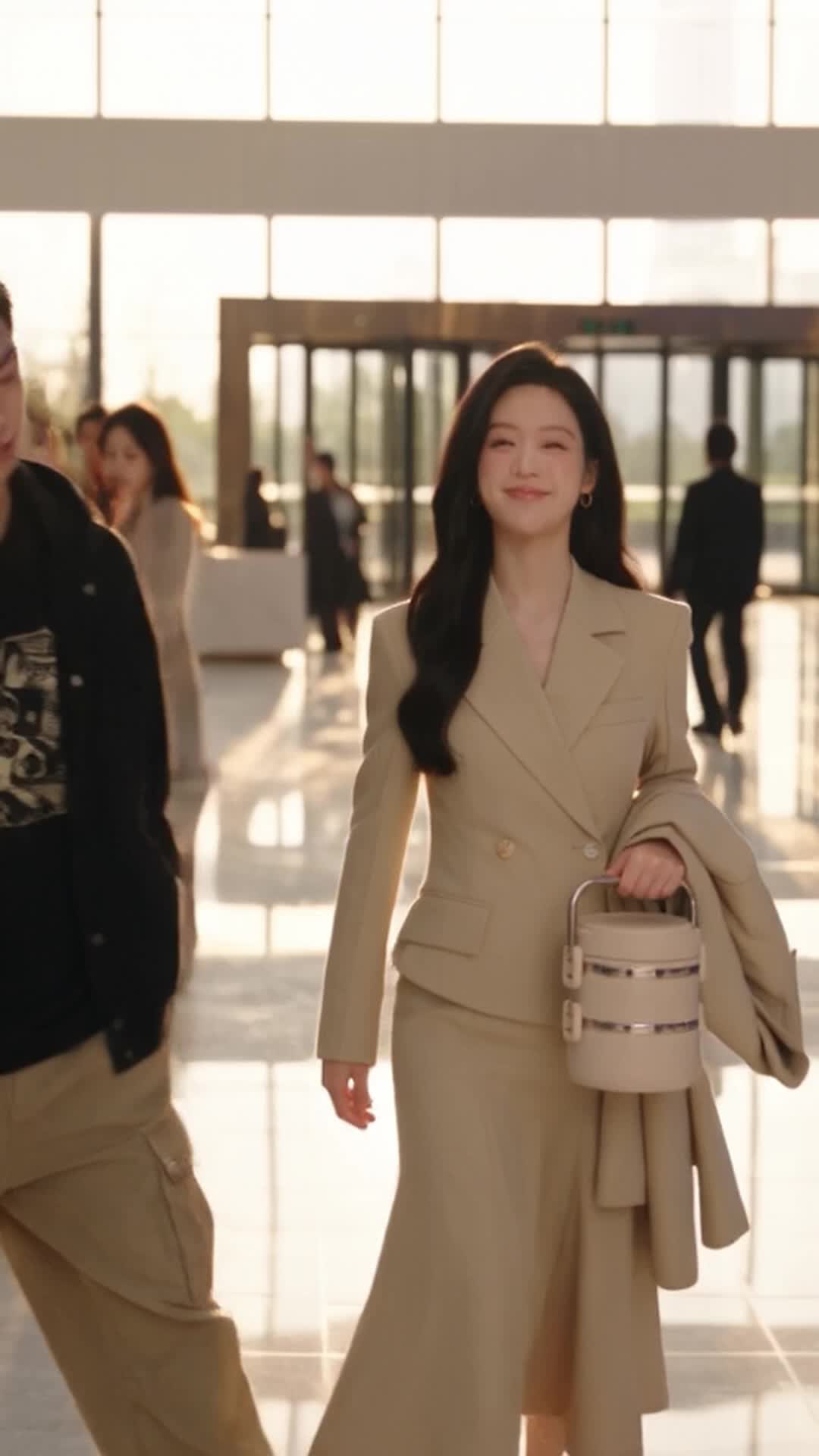 Episode 1 - Lu Rushes to Hospital for Injured Pregnant Wife
