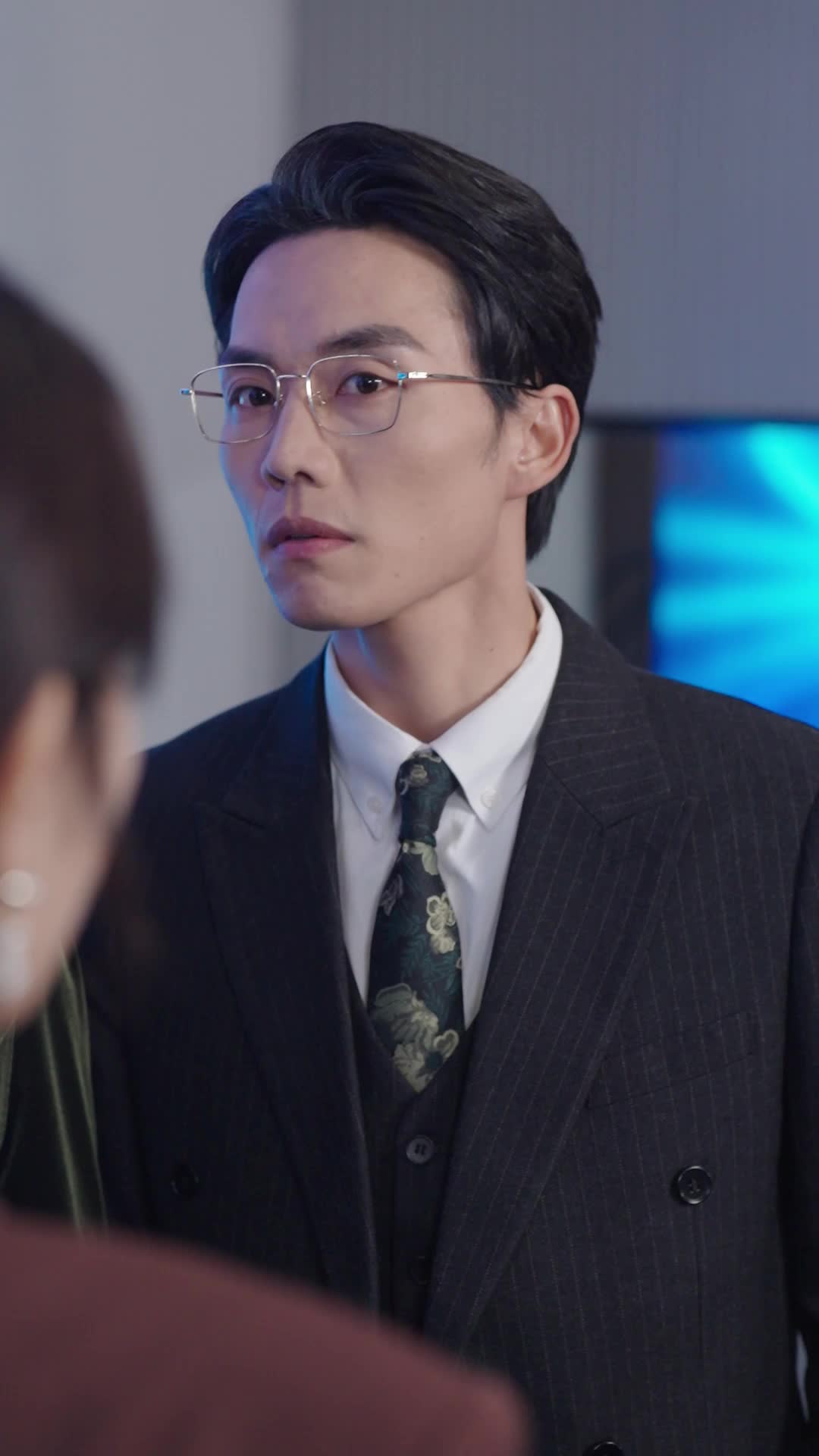 Folge 9 - Charlotte schenkt Erbstück – wird verspottet