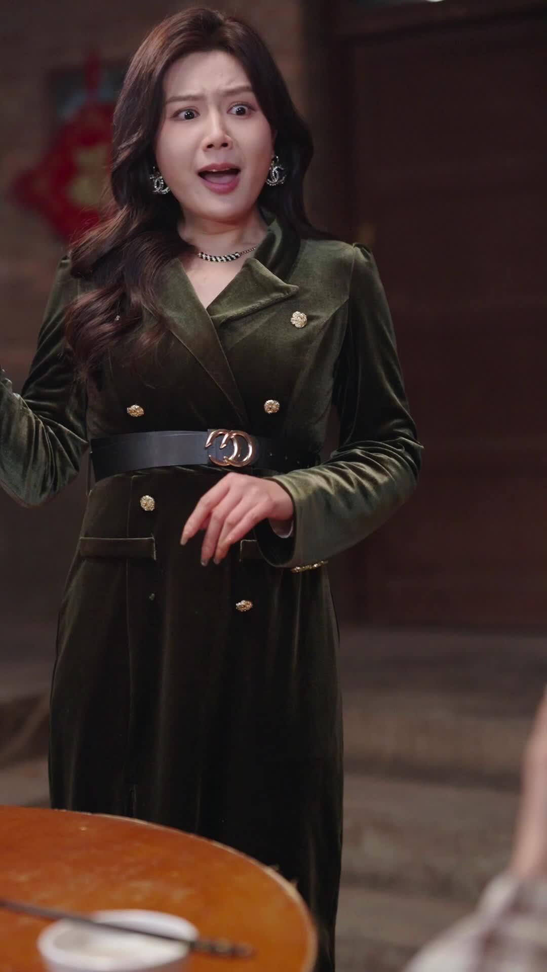 Folge 12 - Charlotte kündigt Heirat zur Gruppenrettung an