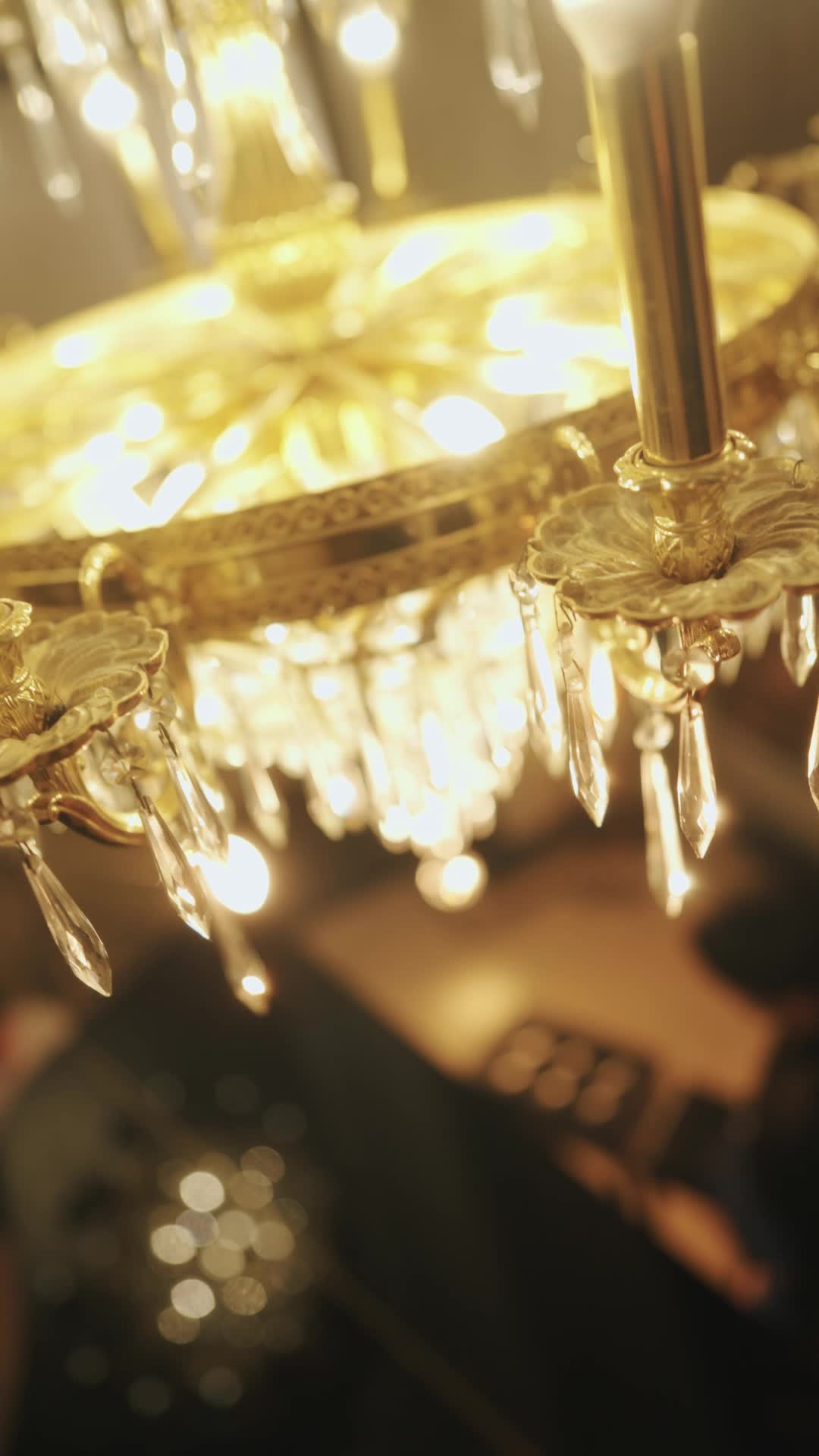 Episodio 8 - Jonathan pide a Elizabeth romper su compromiso