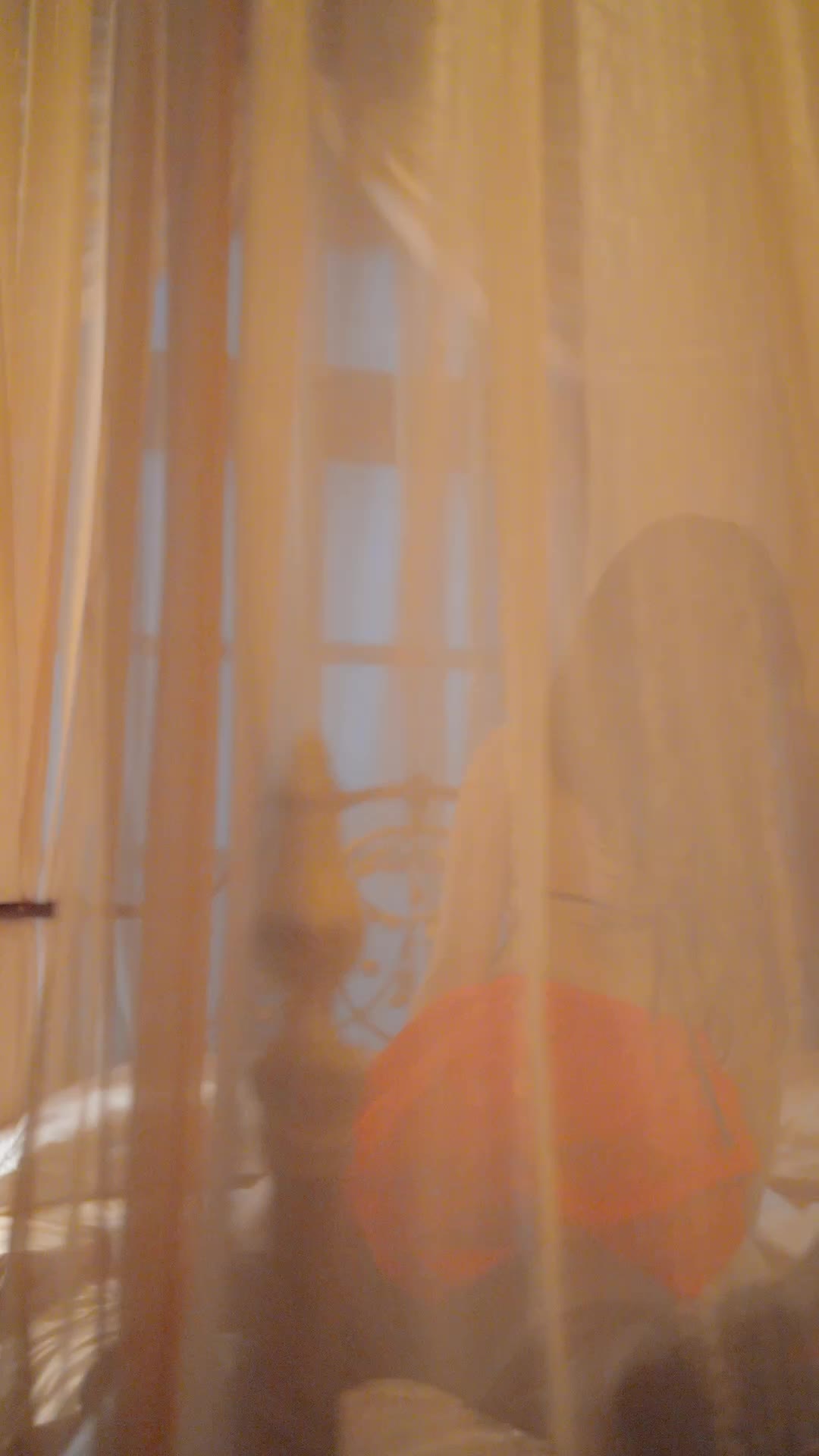 Épisode 12 - Stratagème de parfum et échange tendu