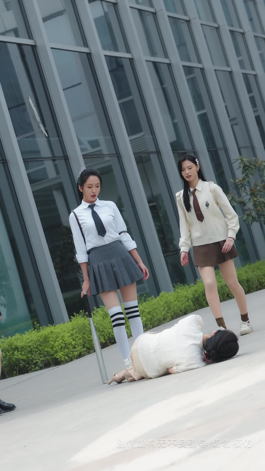 Episódio 9 - Chegada da mãe de Lillian e tensões