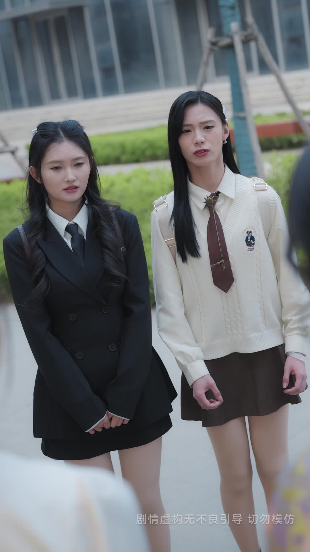 Episódio 11 - Yvonne defende Lorraine e puni agressores