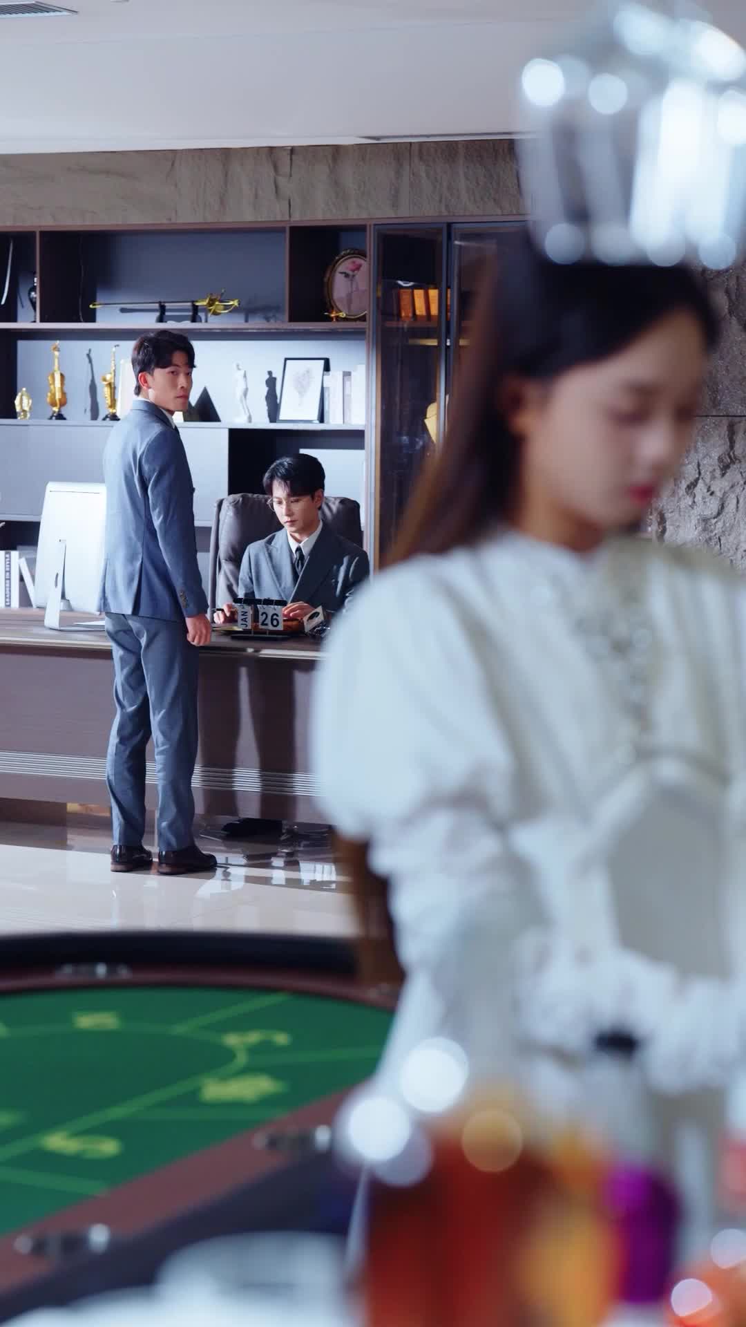 Folge 4 - Neuanfang: Engel oder Fassade?