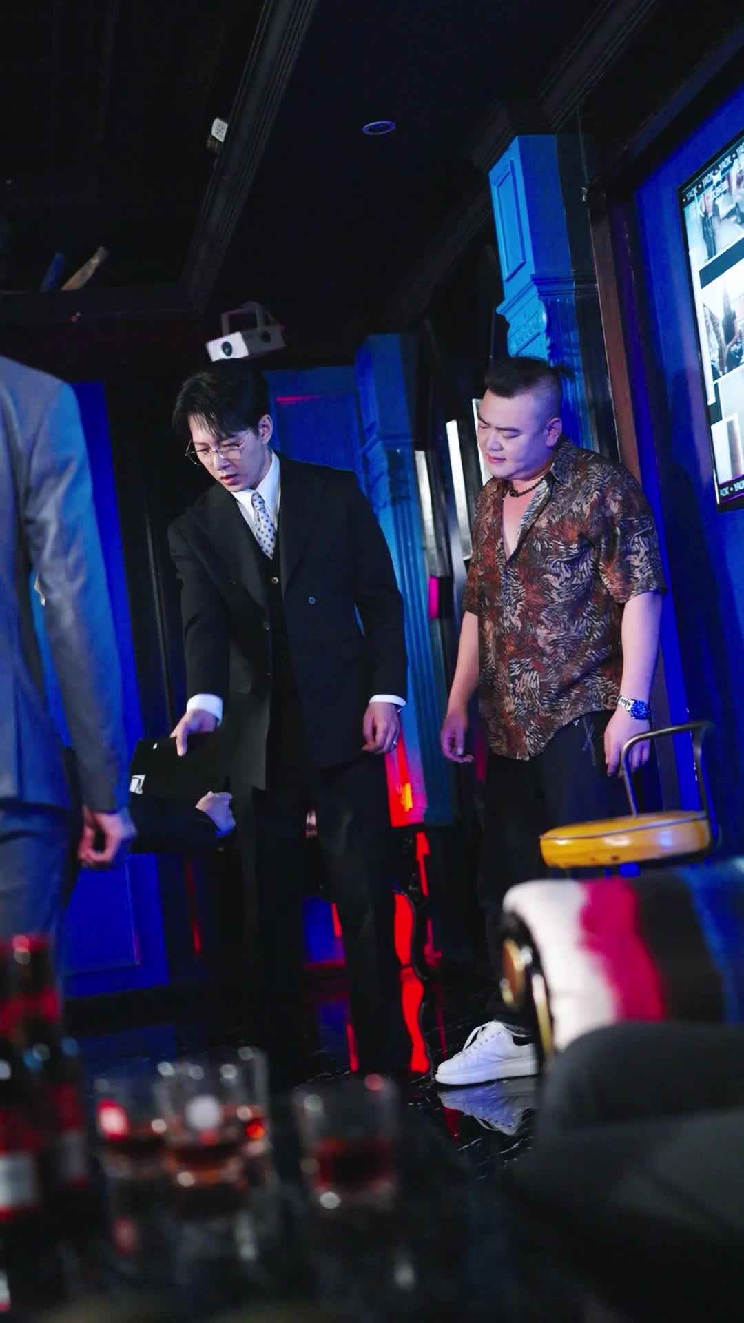 Folge 13 - Neuanfang: Engel oder Fassade?