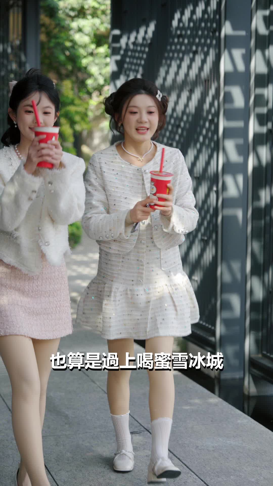 第3集 - 一起穿書後，我和炮灰閨蜜一路躺贏