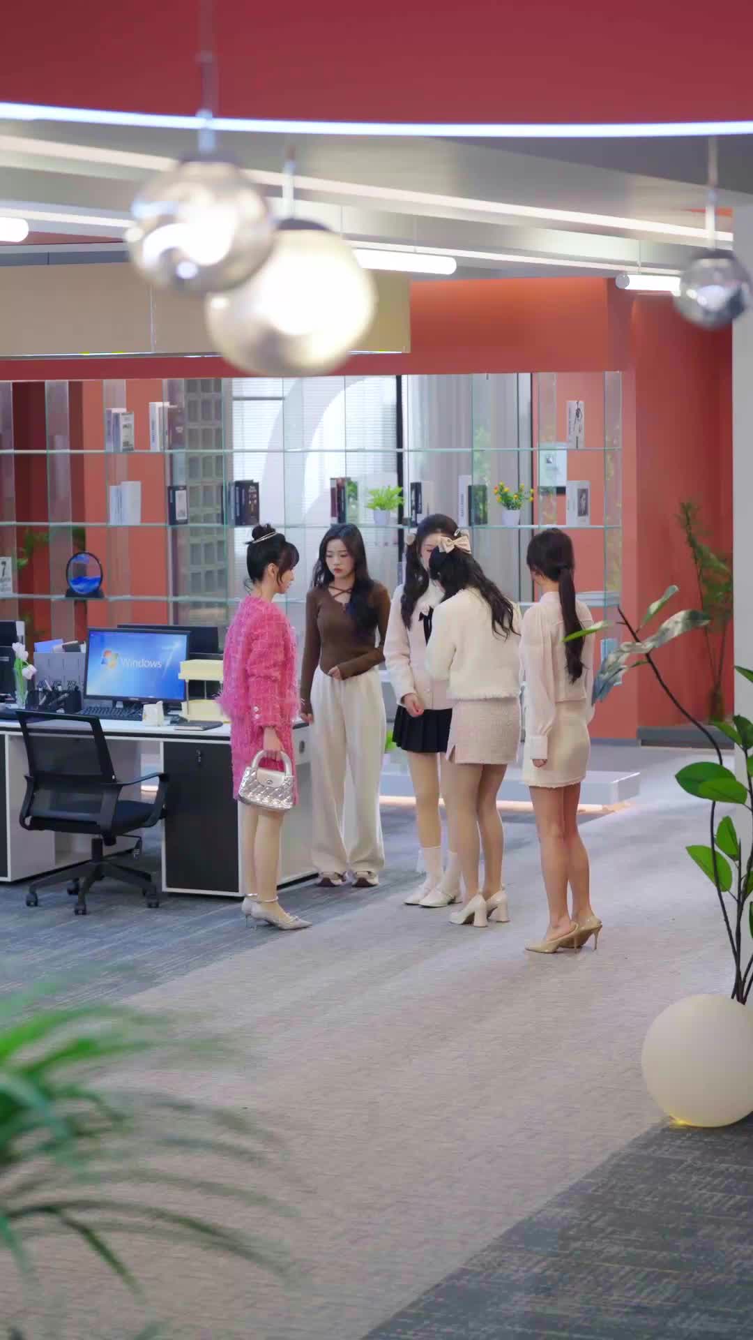 第13集 - 一起穿書後，我和炮灰閨蜜一路躺贏