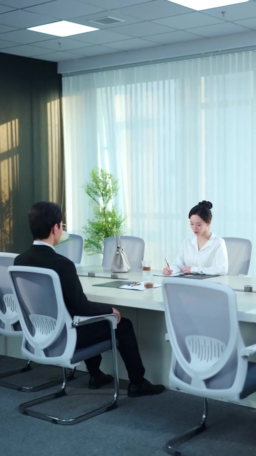 第1集 - 她葬童話於廢墟之上