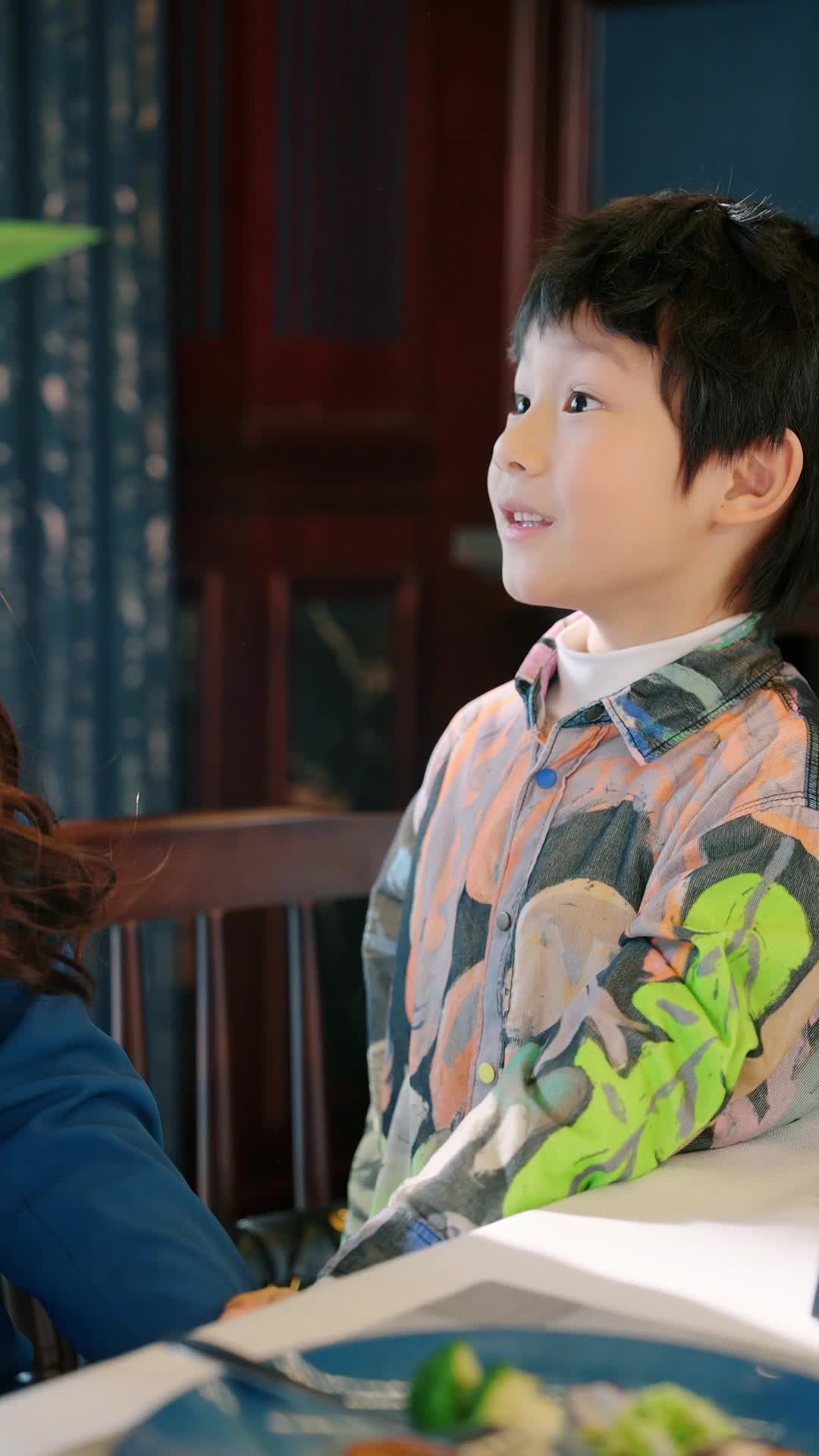 Episódio 2 - 酷颯媽咪，萌寶神助攻