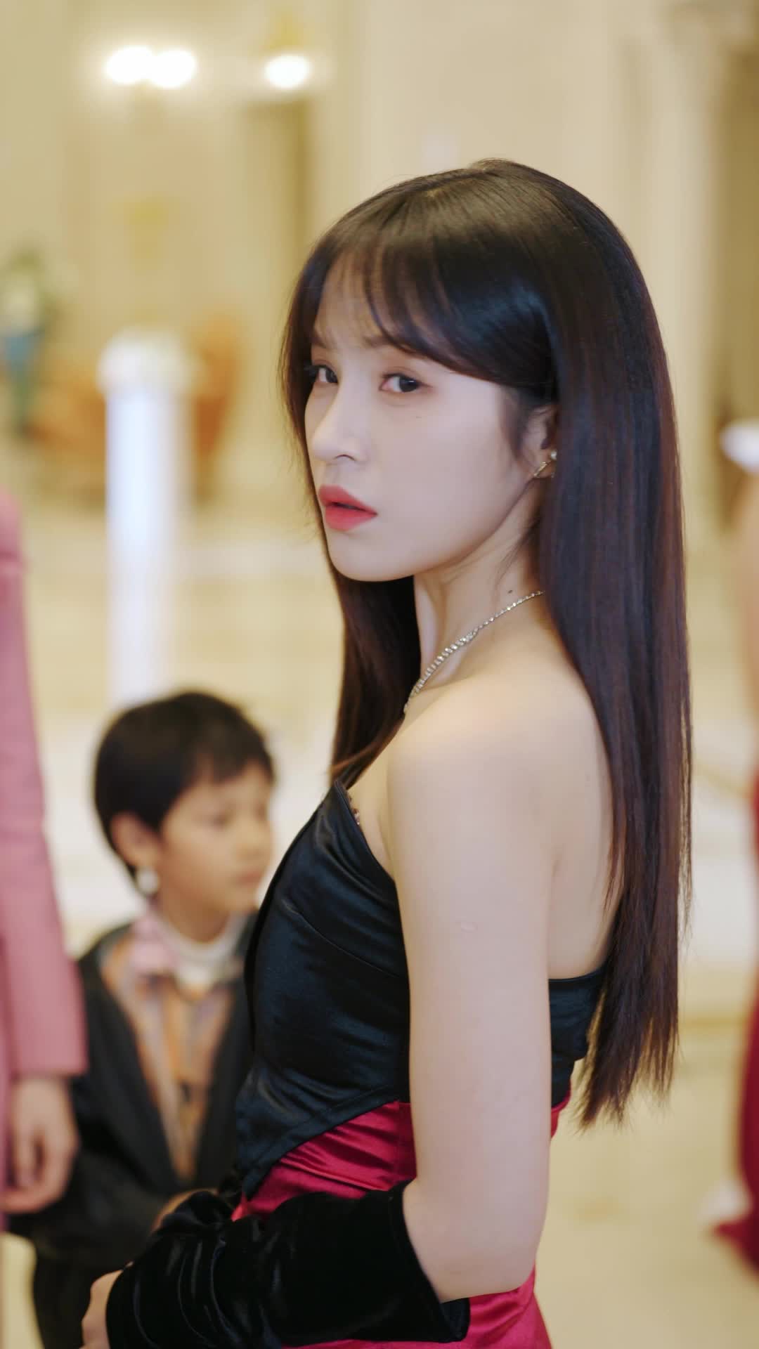 Episódio 9 - 酷颯媽咪，萌寶神助攻